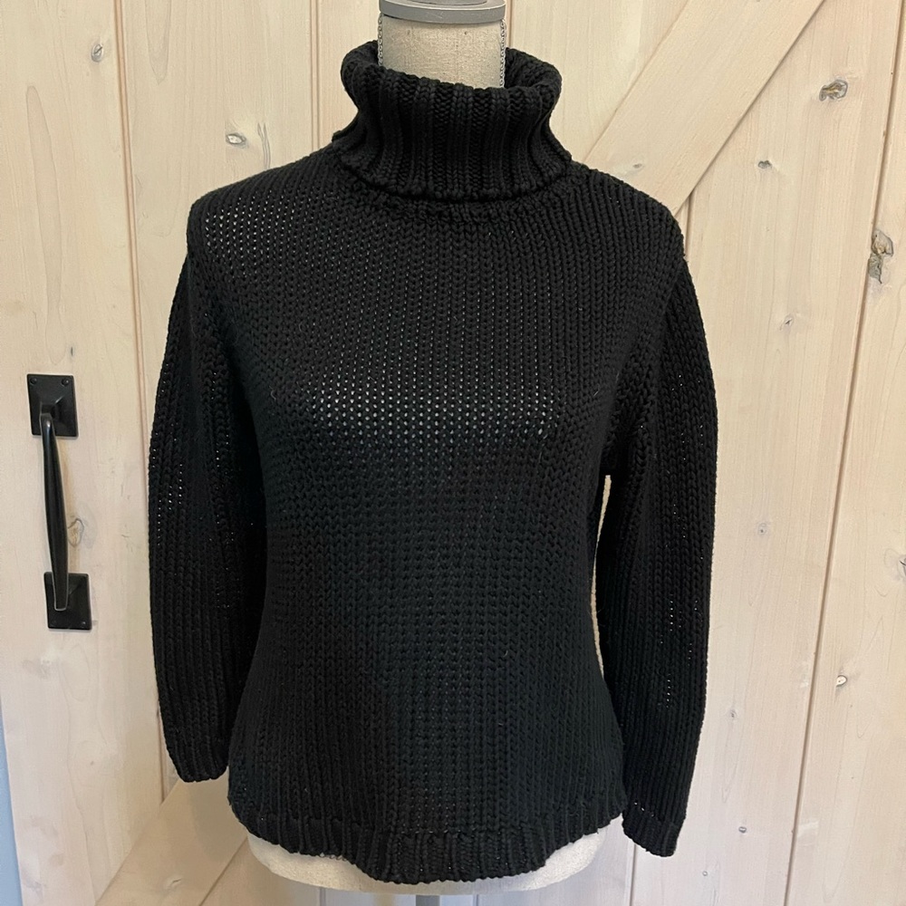 Cable knit turtle-neck sweater